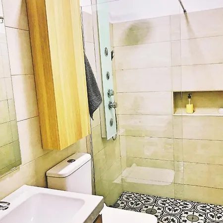 木屋 Town House With Patio In Quiet Residential Area 10 Min From *