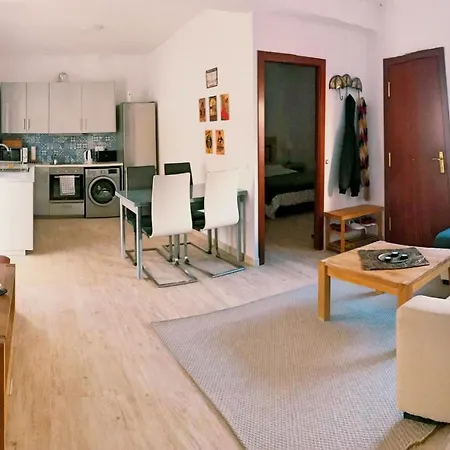 Town House With Patio In Quiet Residential Area 10 Min From *