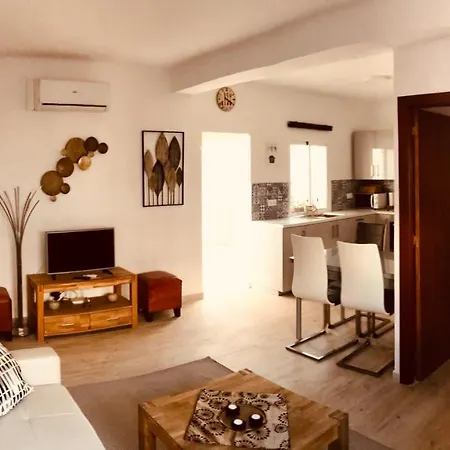 木屋 Town House With Patio In Quiet Residential Area 10 Min From