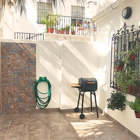 Town House With Patio In Quiet Residential Area 10 Min From