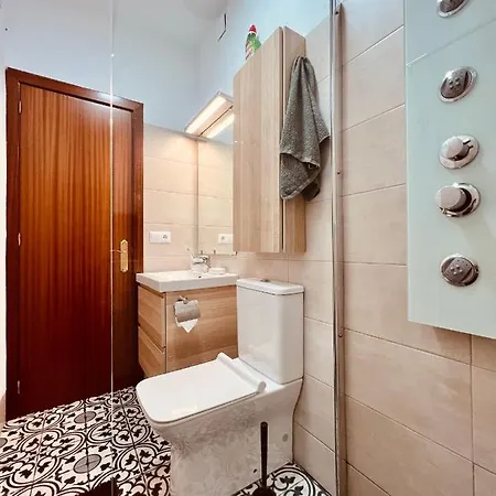 Town House With Patio In Quiet Residential Area 10 Min From 木屋 *