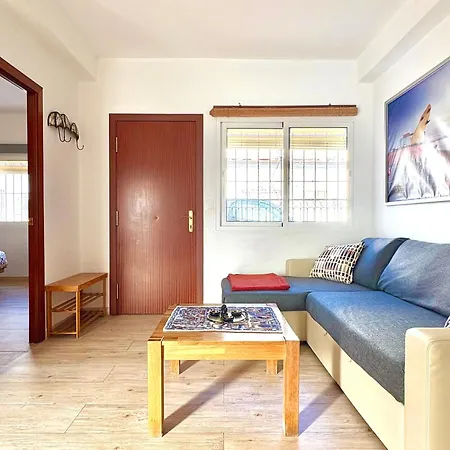 Town House With Patio In Quiet Residential Area 10 Min From * Торремолинос