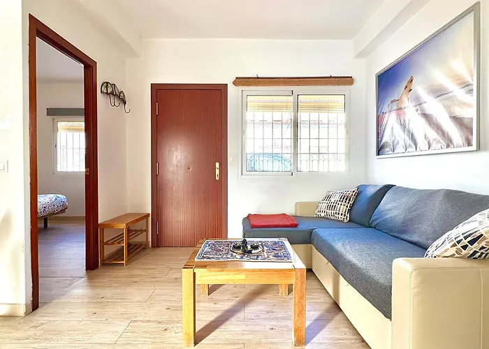 Town House With Patio In Quiet Residential Area 10 Min From * Торремолинос