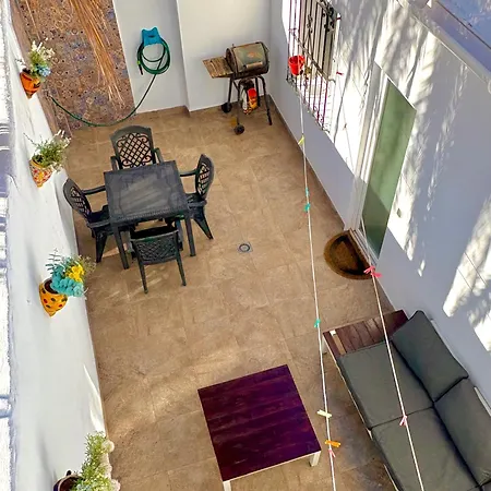Chalet Quiet 3-bedroom House Near Town Hall & Centre *