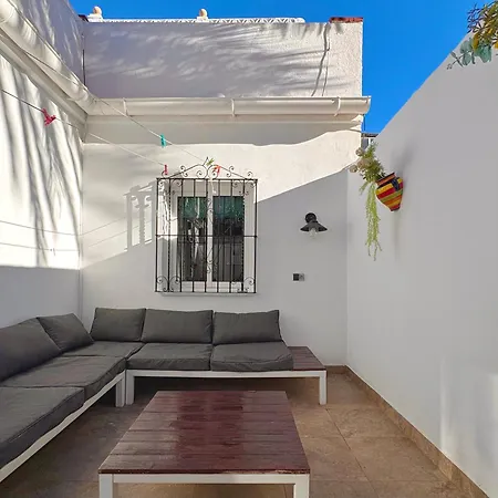 Chalet Quiet 3-Bedroom House Near Town Hall & Centre Torremolinos