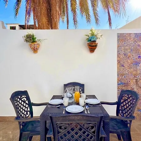 شاليه Quiet 3-bedroom House Near Town Hall & Centre