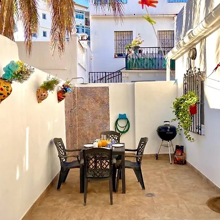 شاليه Quiet 3-bedroom House Near Town Hall & Centre