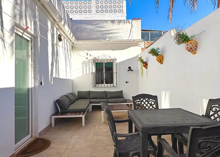 Chalet Town House With Patio In Quiet Residential Area 10 Min From