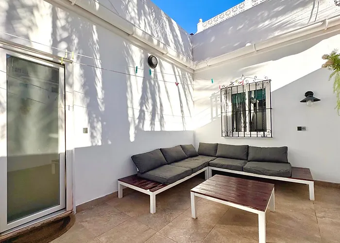 Town House With Patio In Quiet Residential Area 10 Min From Σαλέ Τορρεμολίνος