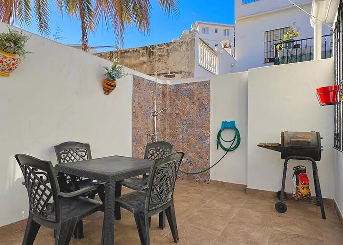 Town House With Patio In Quiet Residential Area 10 Min From *