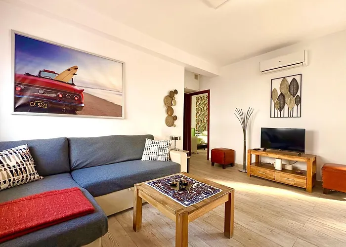 Town House With Patio In Quiet Residential Area 10 Min From * Τορρεμολίνος