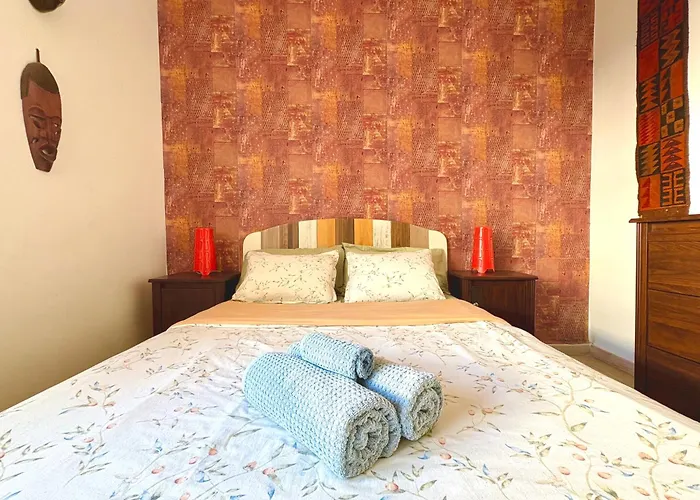 Town House With Patio In Quiet Residential Area 10 Min From Τορρεμολίνος