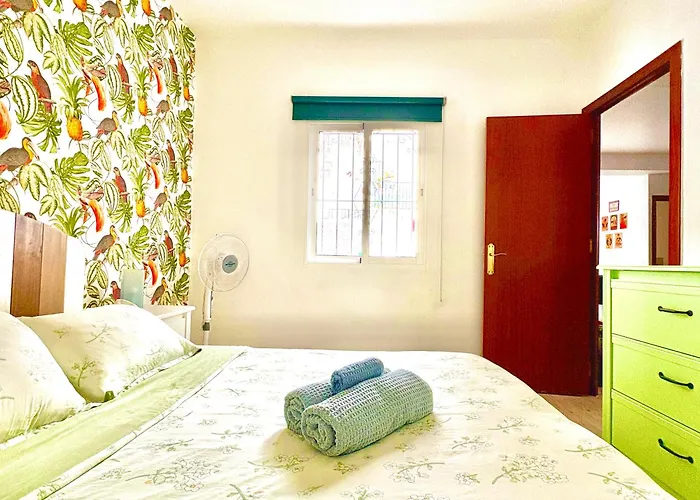 Town House With Patio In Quiet Residential Area 10 Min From * Τορρεμολίνος