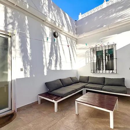 Town House With Patio In Quiet Residential Area 10 Min From Dağ evi Torremolinos