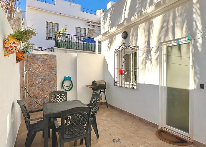 Town House With Patio In Quiet Residential Area 10 Min From Torremolinos