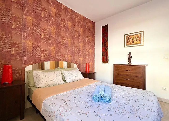 Town House With Patio In Quiet Residential Area 10 Min From